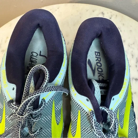 Brooks Revel Shoes Size 11 Womens
Very good condition blue green running - Picture 4 of 12